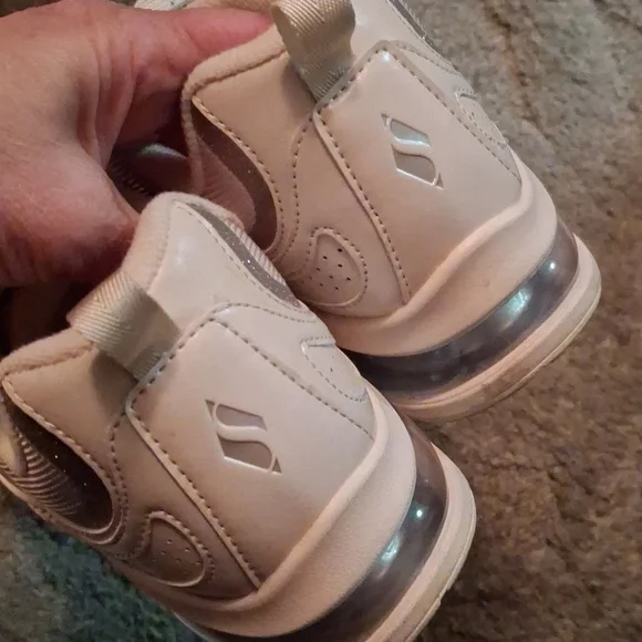 Skechers Air Cooled Memory Foam Sparkly Sneakers EUC - Picture 4 of 7